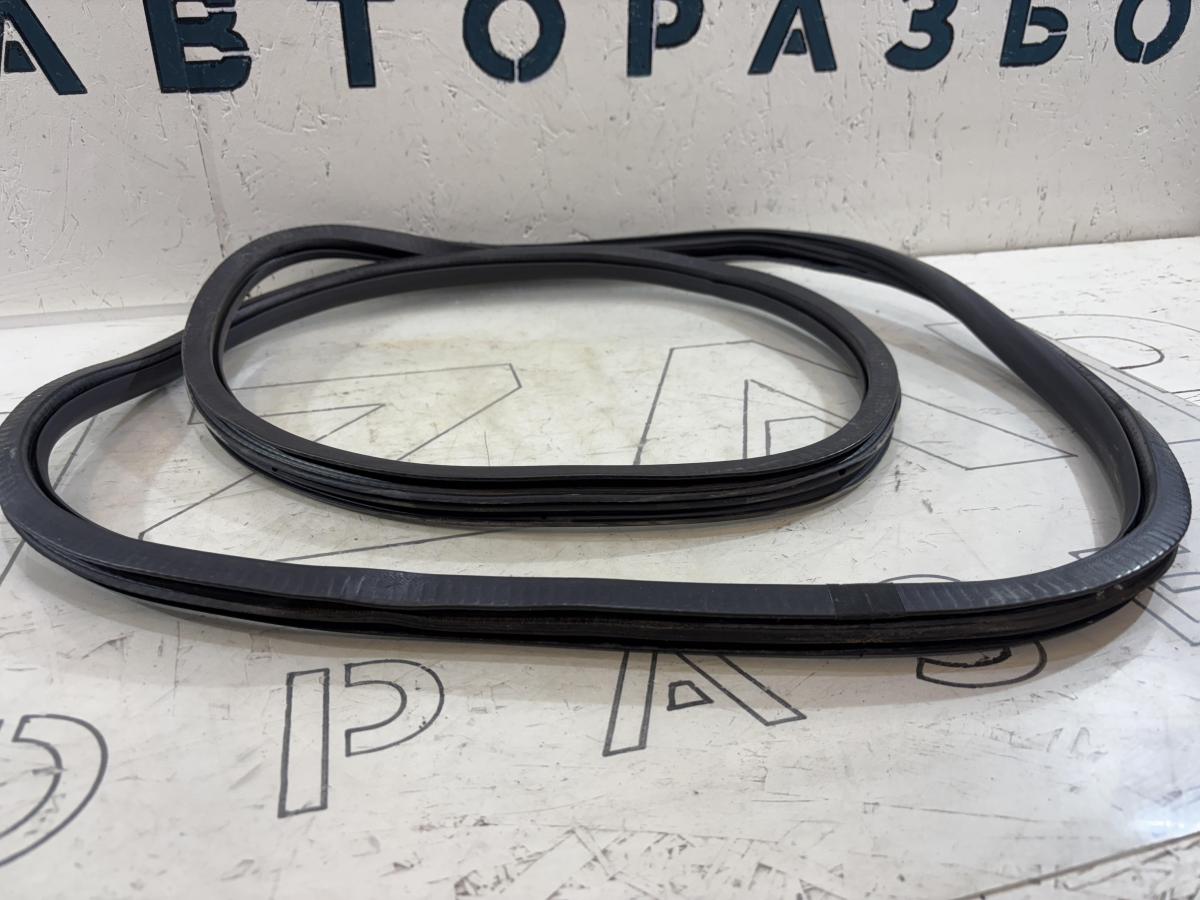 Уплотнитель двери задней левой 4B5833721 Audi C5
