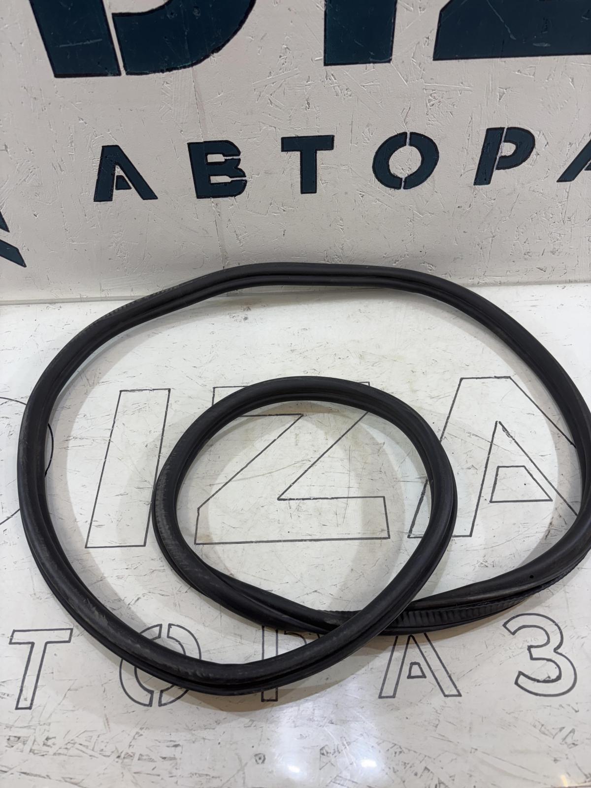 Уплотнитель багажника 4F5827705 