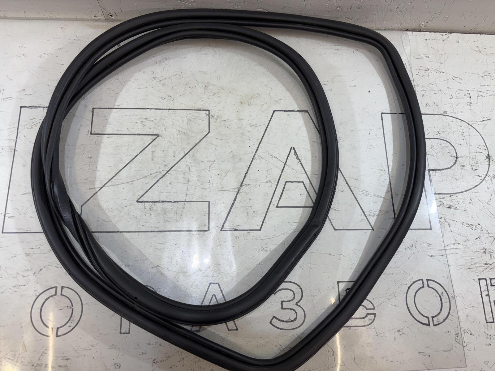 Уплотнитель задней двери 4L0833721 Audi Q7