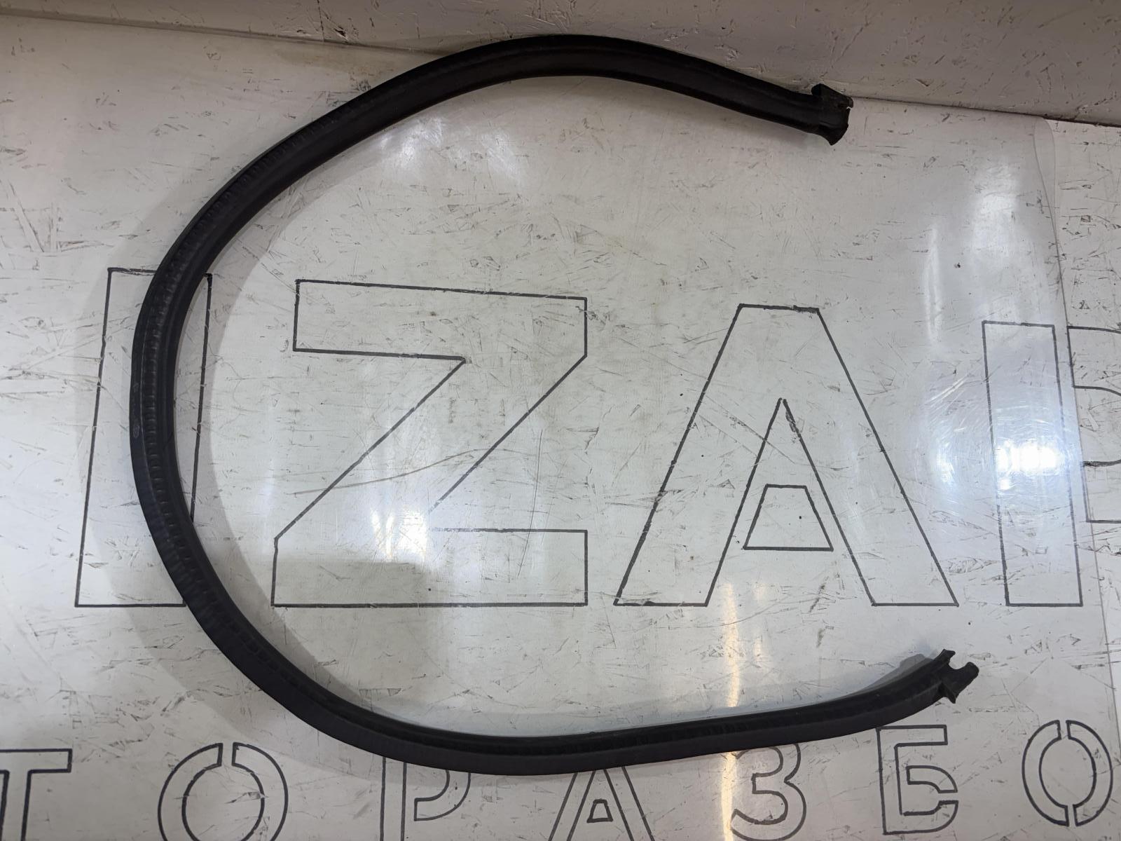 Уплотнитель капота 4B0823723A Audi A6 C5 / A6 C5 Allroad