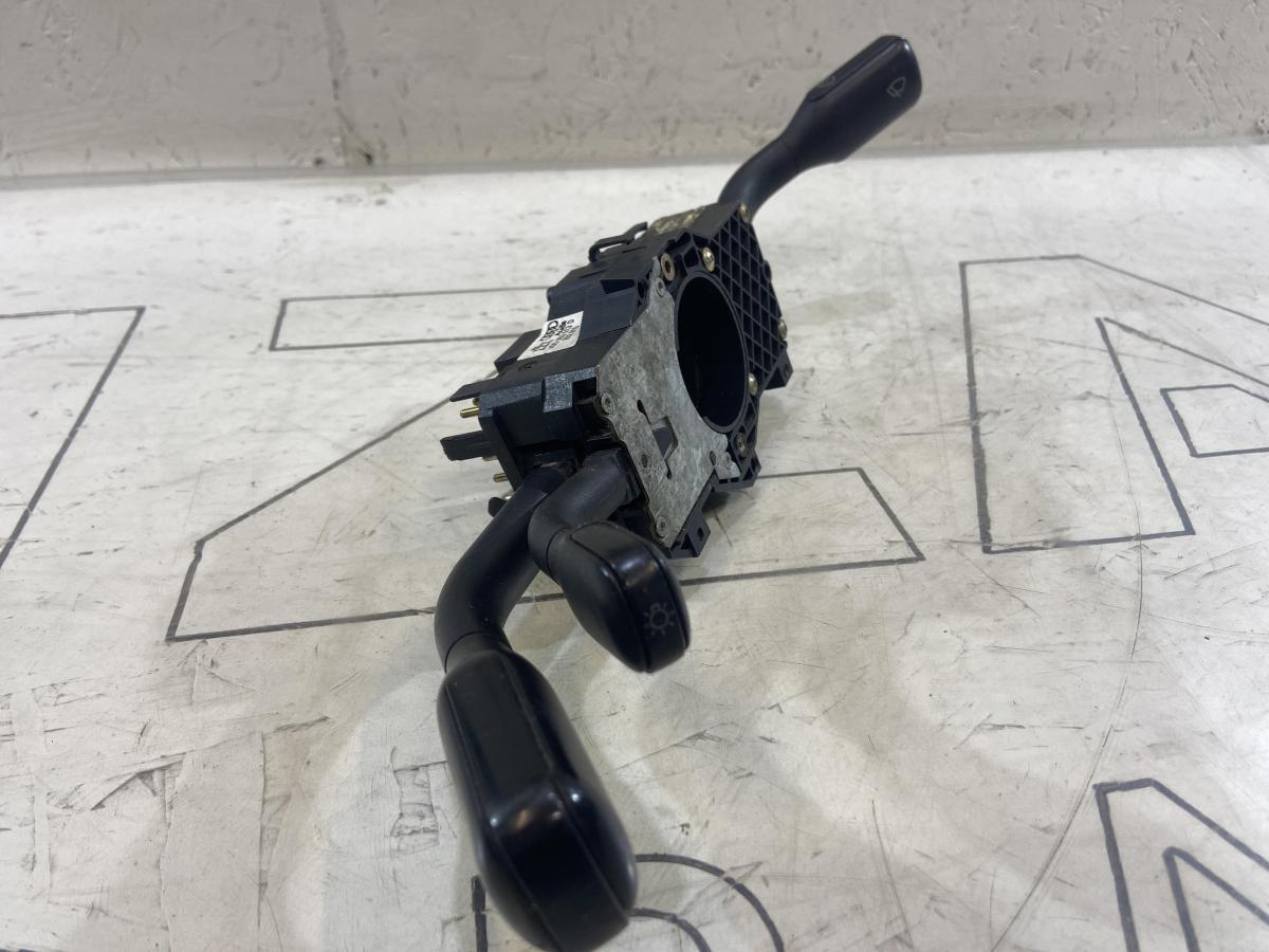 Переключатель подрулевой 4D0953513D Audi A8 D2 / S8 D2