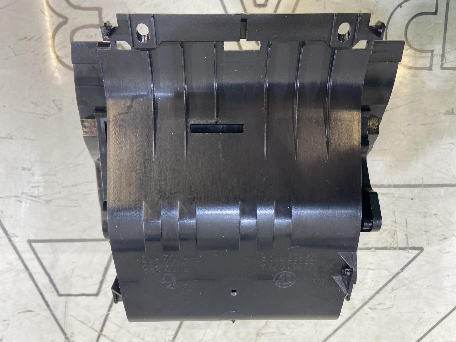 Пепельница передняя 1Z2863077A Skoda Octavia II рест