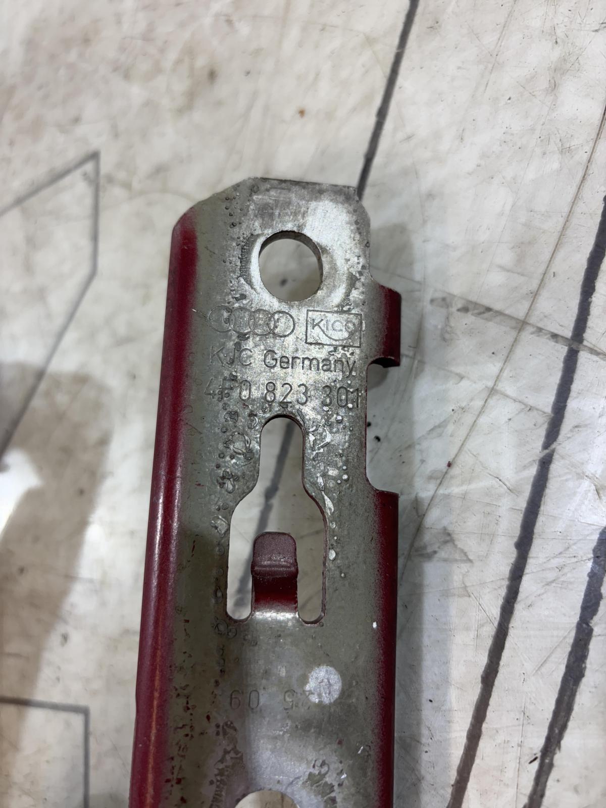 Петли капота левая правая 4F0823302 Audi A6 C6 / S6 C6 / RS6 C6