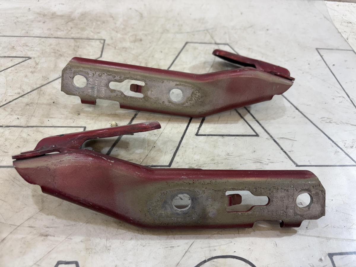 Петли капота левая правая 4F0823302 Audi A6 C6 / S6 C6 / RS6 C6