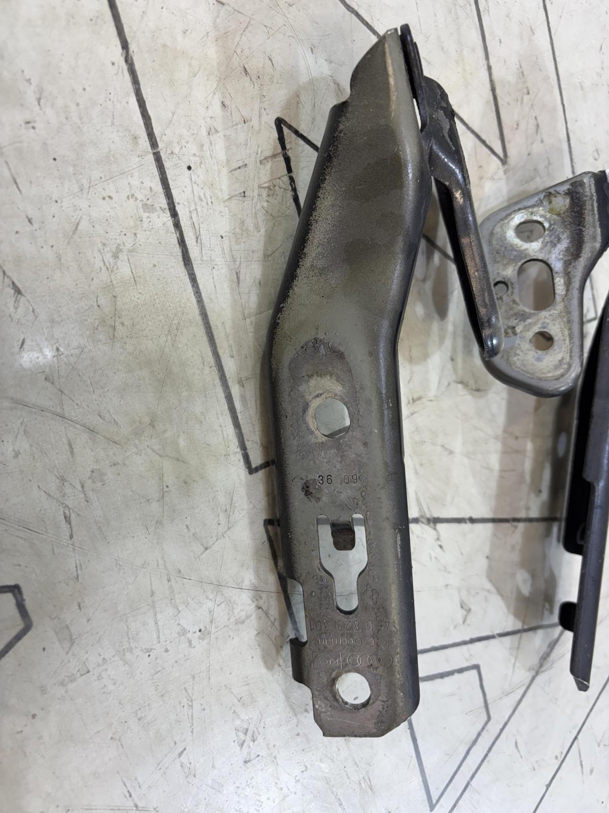 Петли капота левая правая 4F0823301 Audi A6 C6 / S6 C6 / RS6 C6