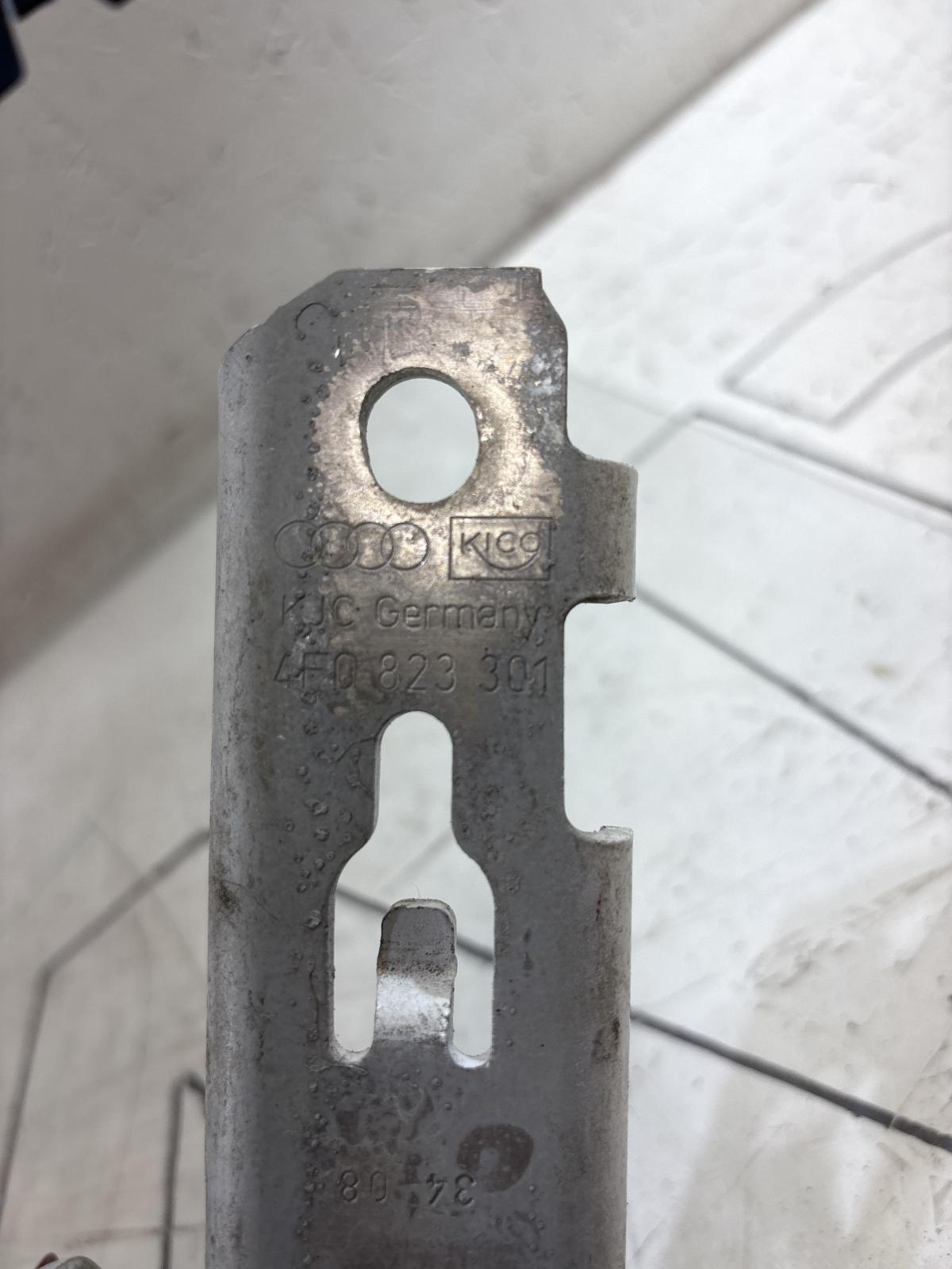 Петли капота левая правая 4F0823301 Audi A6 C6 / S6 C6 / RS6 C6