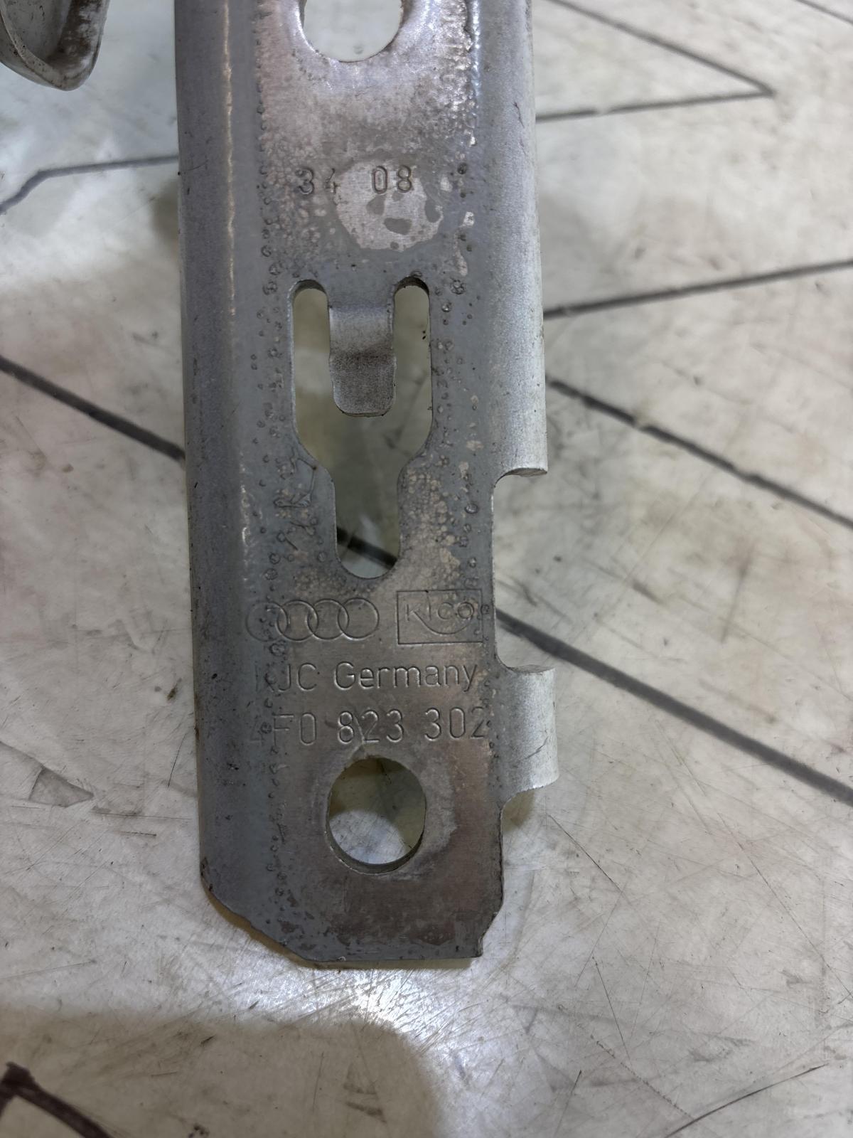 Петли капота левая правая 4F0823301 Audi A6 C6 / S6 C6 / RS6 C6