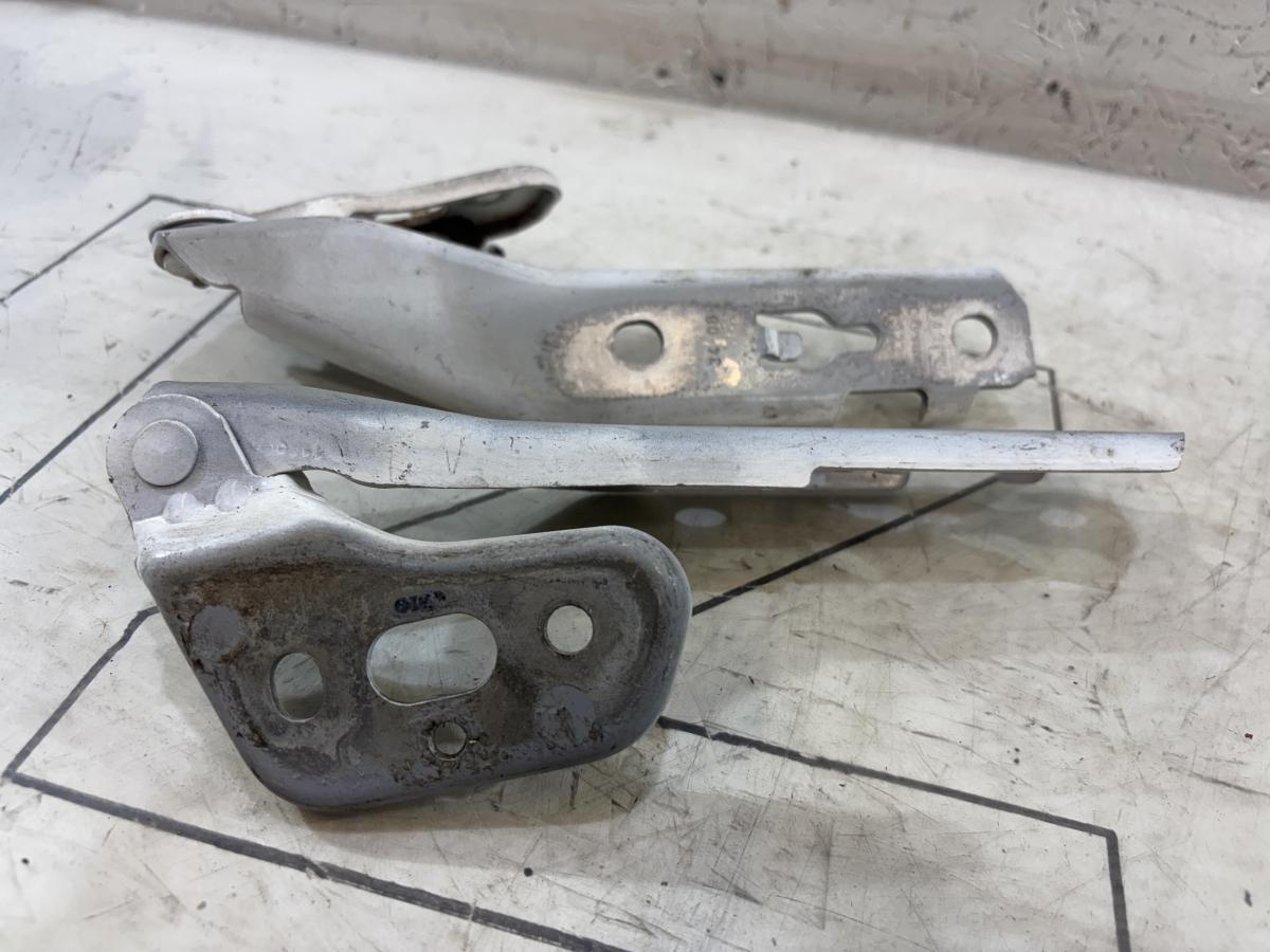 Петли капота левая правая 4F0823301 Audi A6 C6 / S6 C6 / RS6 C6