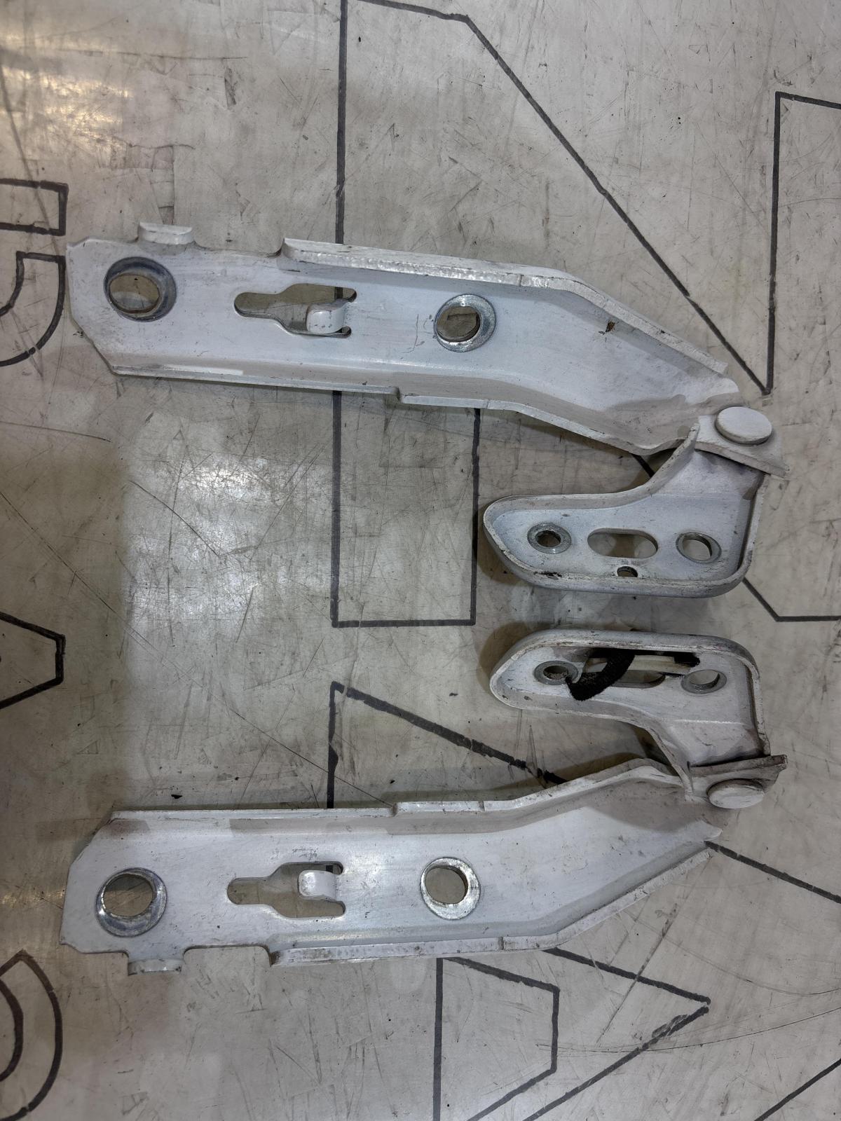 Петли капота левая правая 4F0823301 Audi A6 C6 / S6 C6 / RS6 C6
