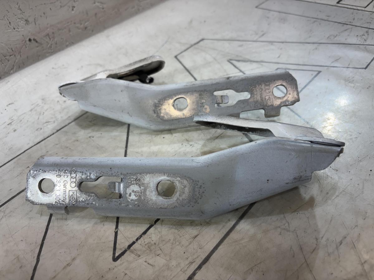 Петли капота левая правая 4F0823301 Audi A6 C6 / S6 C6 / RS6 C6