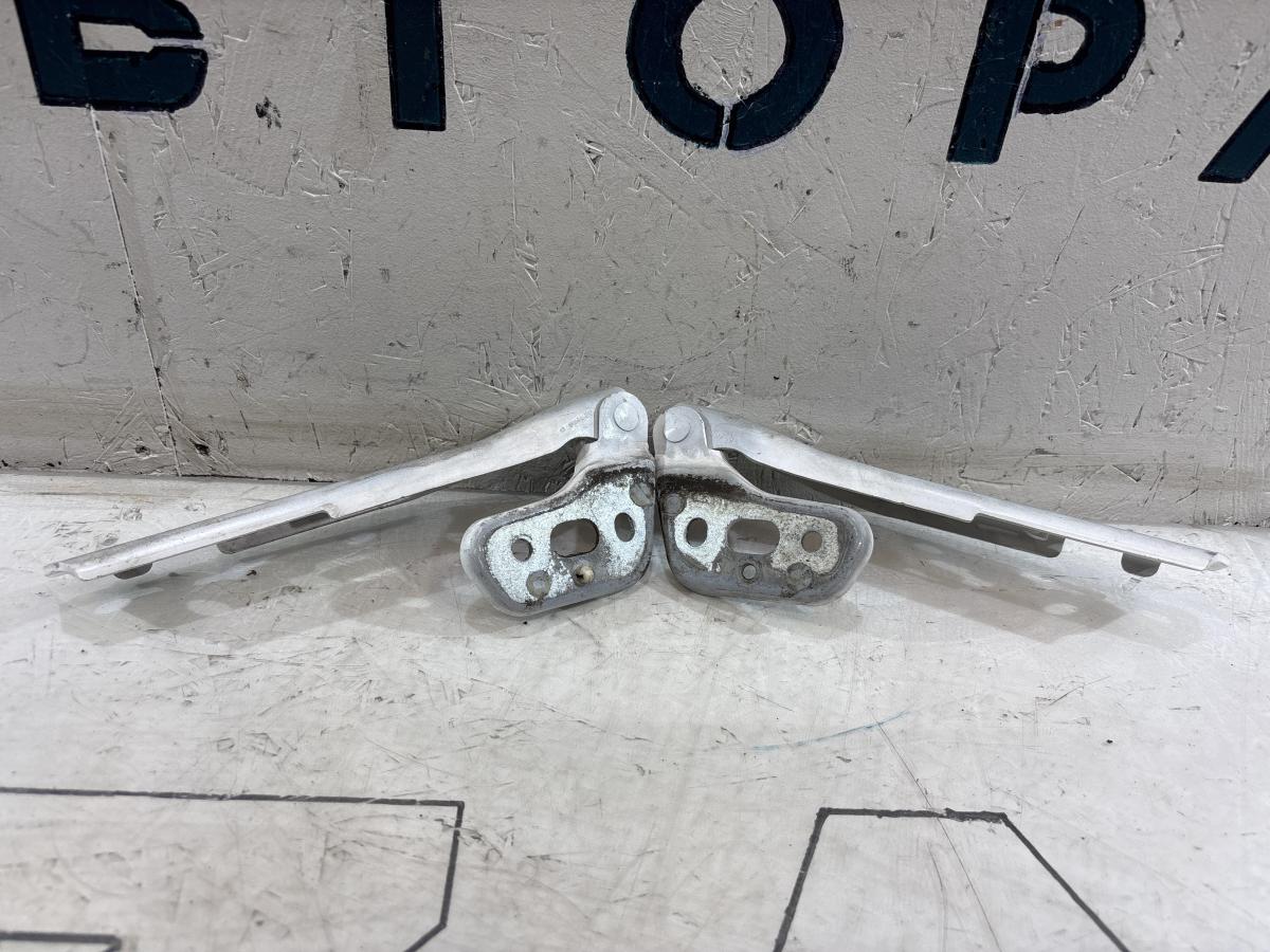 Петли капота левая правая 4F0823301 Audi A6 C6 / S6 C6 / RS6 C6