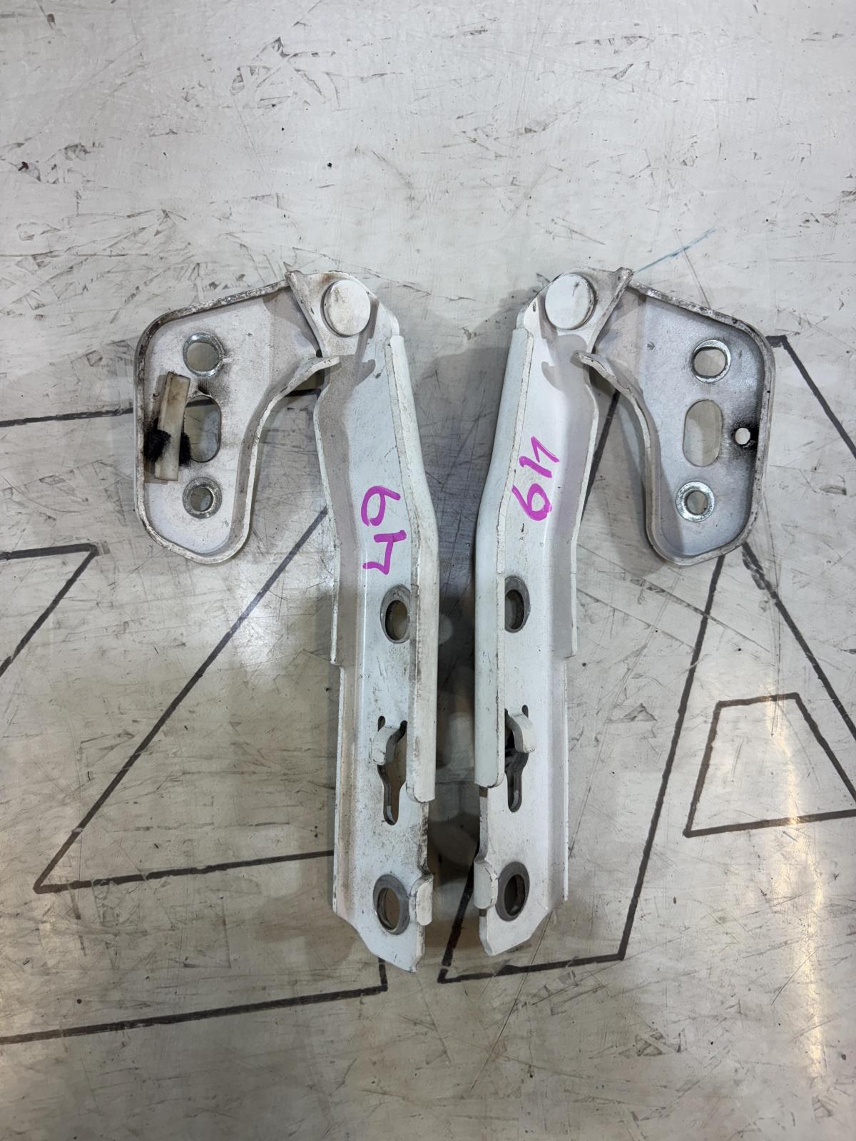 Петли капота левая правая 4F0823301 Audi A6 C6 / S6 C6 / RS6 C6