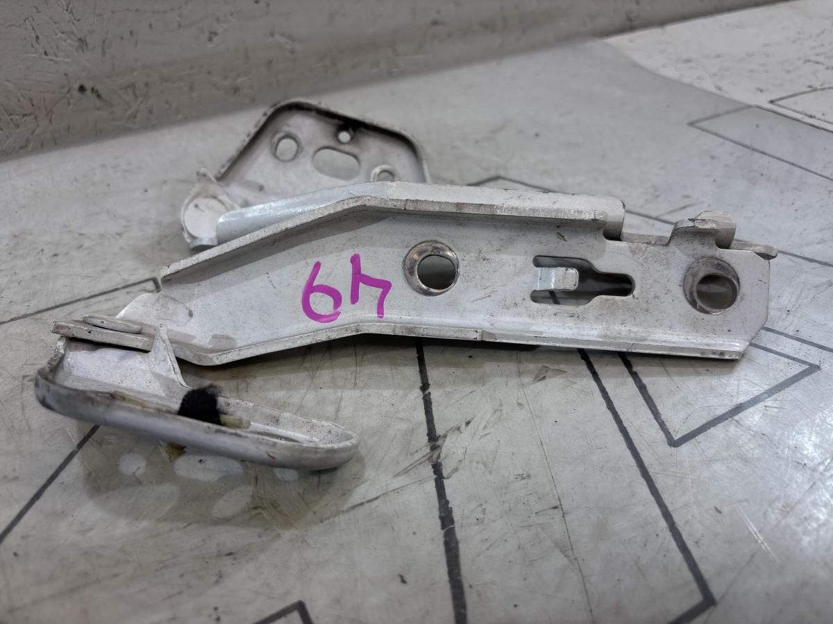 Петли капота левая правая 4F0823301 Audi A6 C6 / S6 C6 / RS6 C6