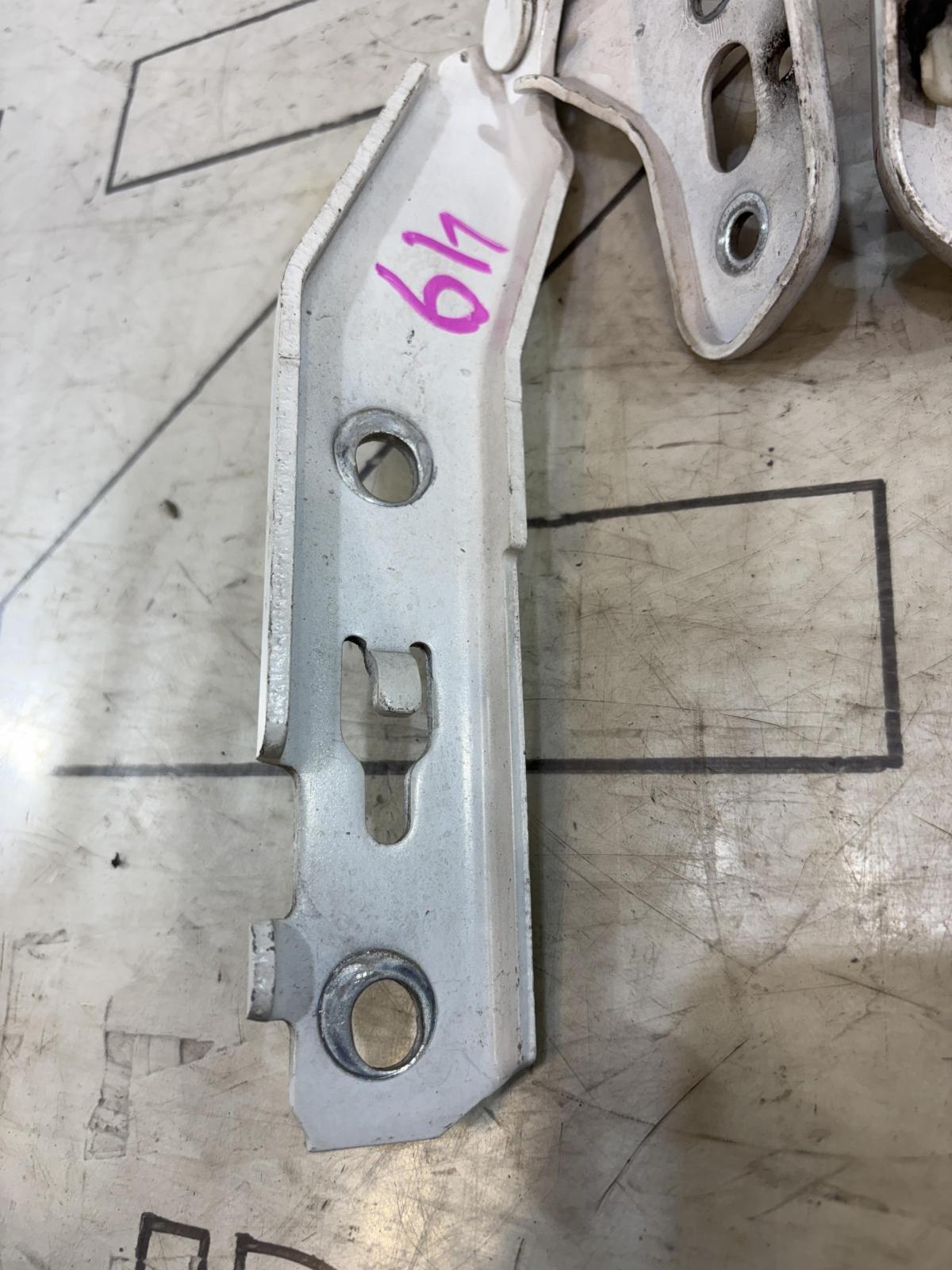 Петли капота левая правая 4F0823301 Audi A6 C6 / S6 C6 / RS6 C6