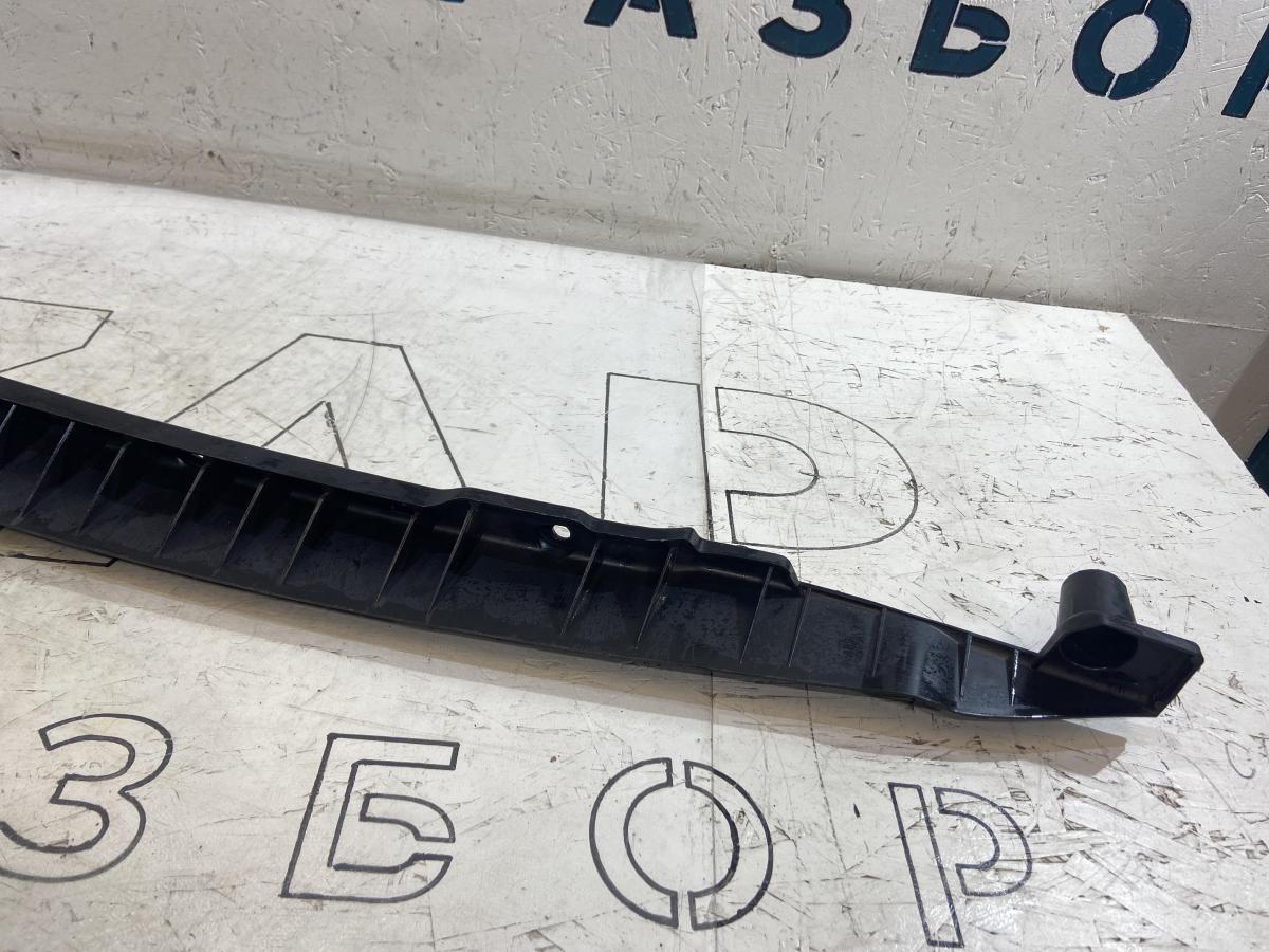 Направляющая заднего бампера 7L6807863B Volkswagen Touareg I