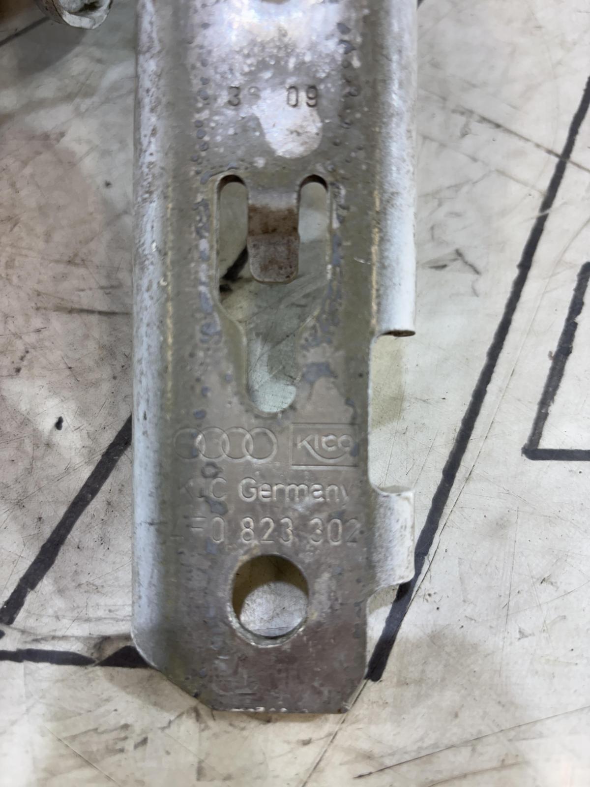 Петли капота левая правая 4F0823301 Audi A6 C6 / S6 C6 / RS6 C6