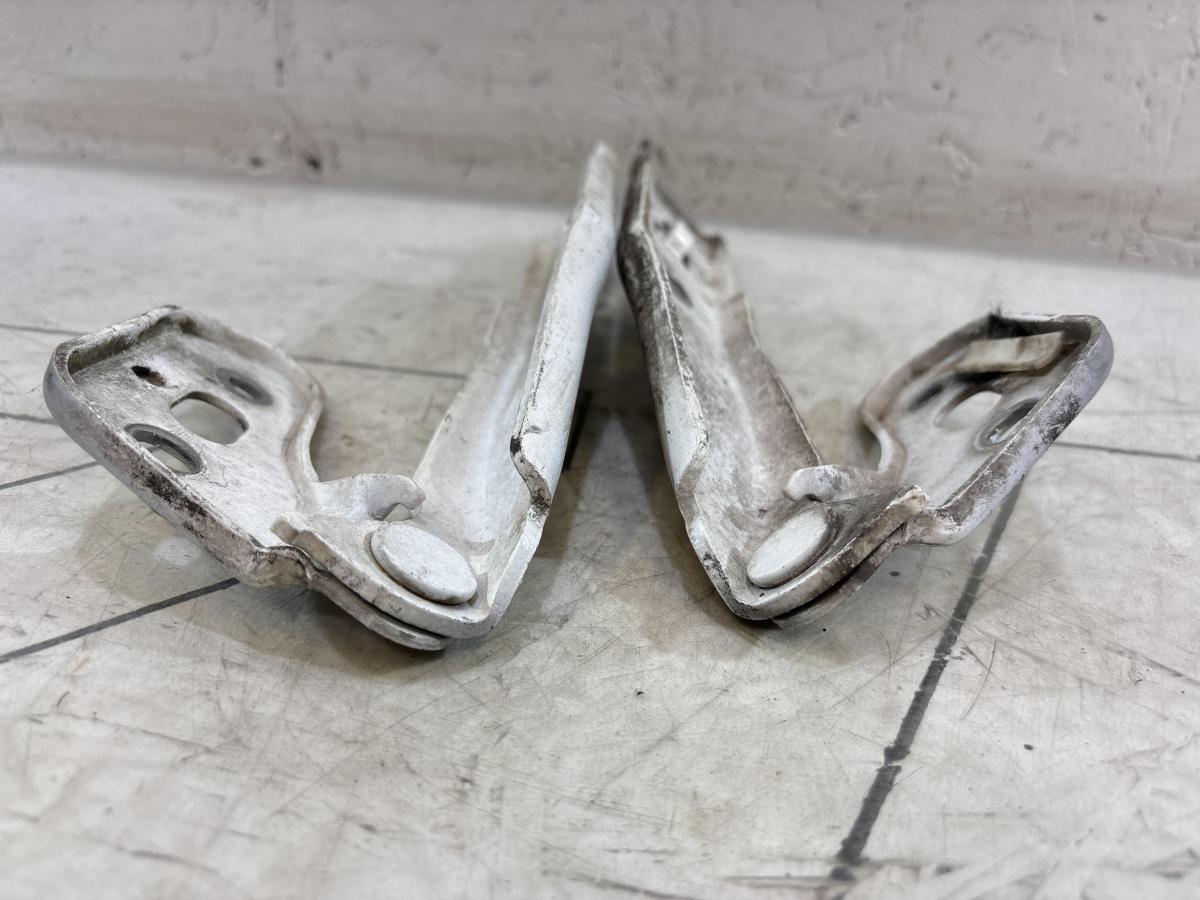Петли капота левая правая 4F0823301 Audi A6 C6 / S6 C6 / RS6 C6