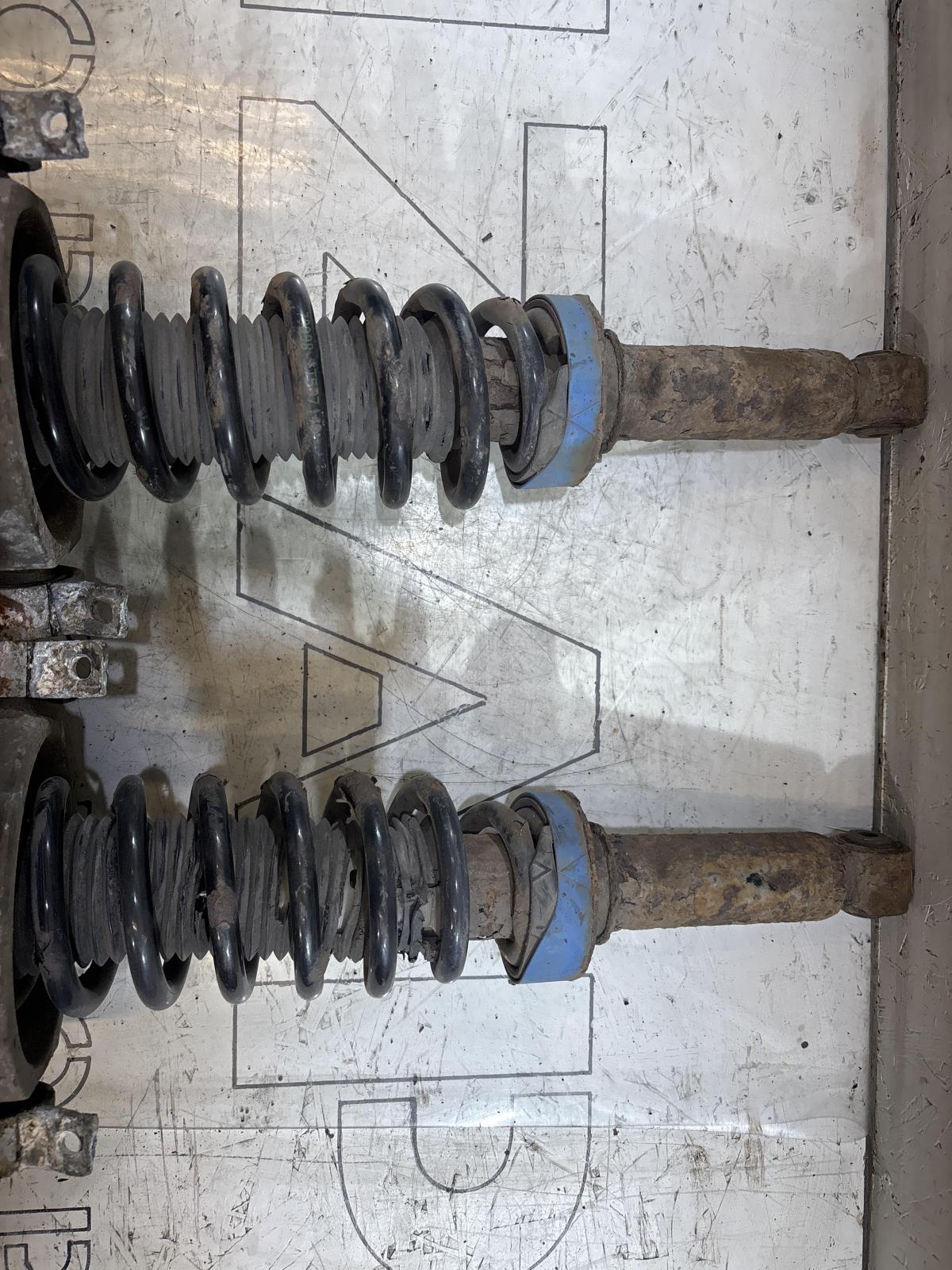 Амортизаторы с пружинами задние 7L6513029E Volkswagen Touareg I