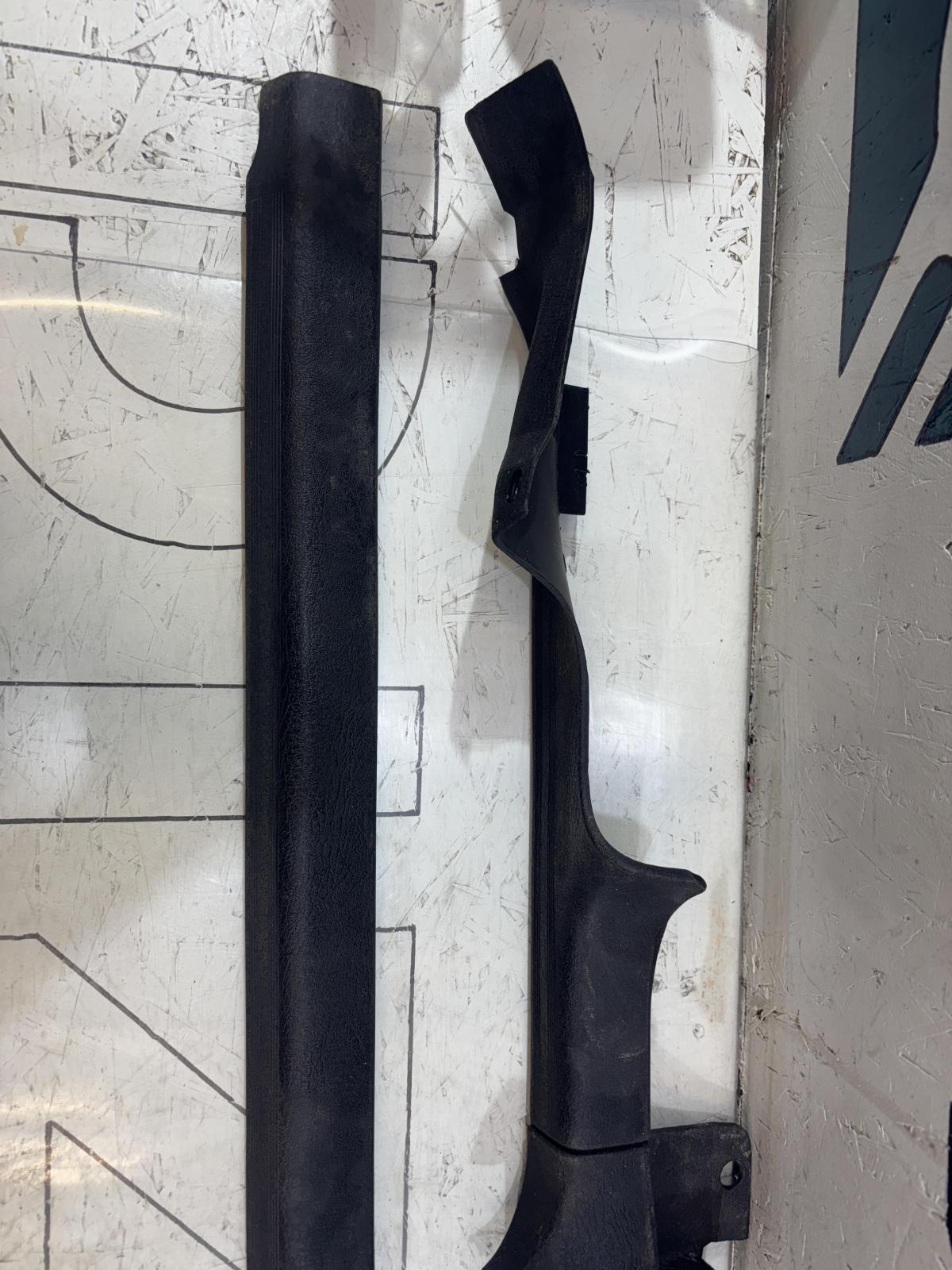 Накладки порогов внутренние 8A0853541A Audi 80 B4