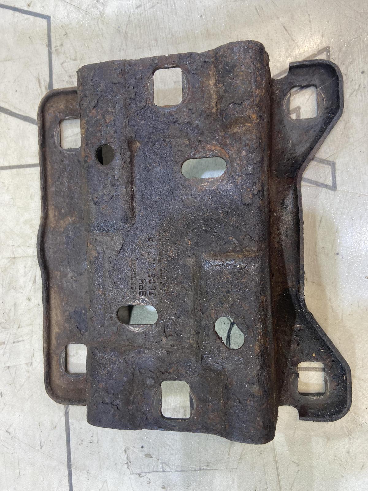 Кронштейн кардана 7L0521378A Volkswagen Touareg I