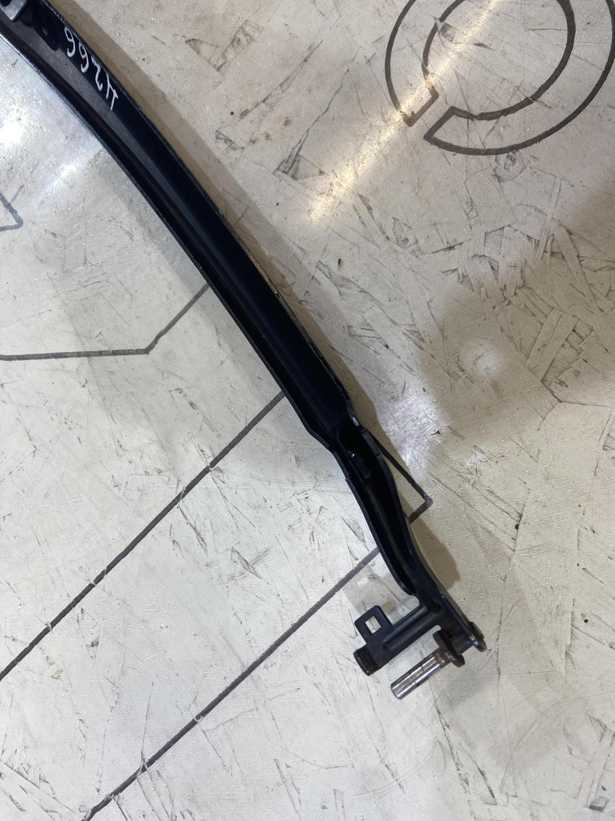 Поводок бескаркасной щётки 7L6955408B Volkswagen Touareg I
