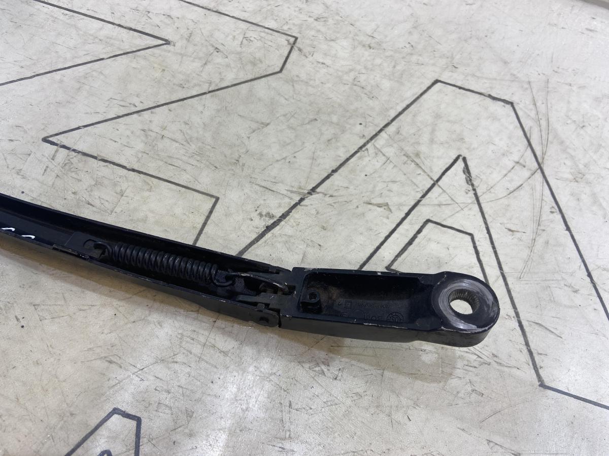 Поводок бескаркасной щётки 7L6955408B Volkswagen Touareg I