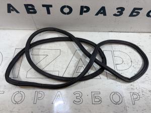 Уплотнитель багажника 4L0827705 Audi Q7