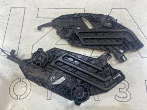 Кронштейн крепления фары левый 1Z0941613 Skoda Octavia II рест