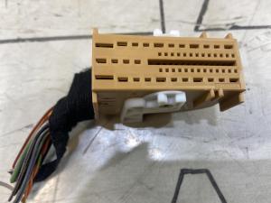 Разъём блока комфорта 1K0937702F Skoda Octavia II рест
