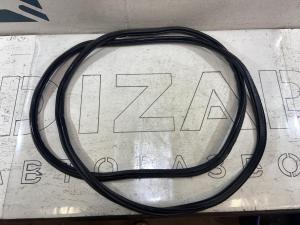 Уплотнитель крышки багажника 1Z5827705 Skoda Octavia RS II